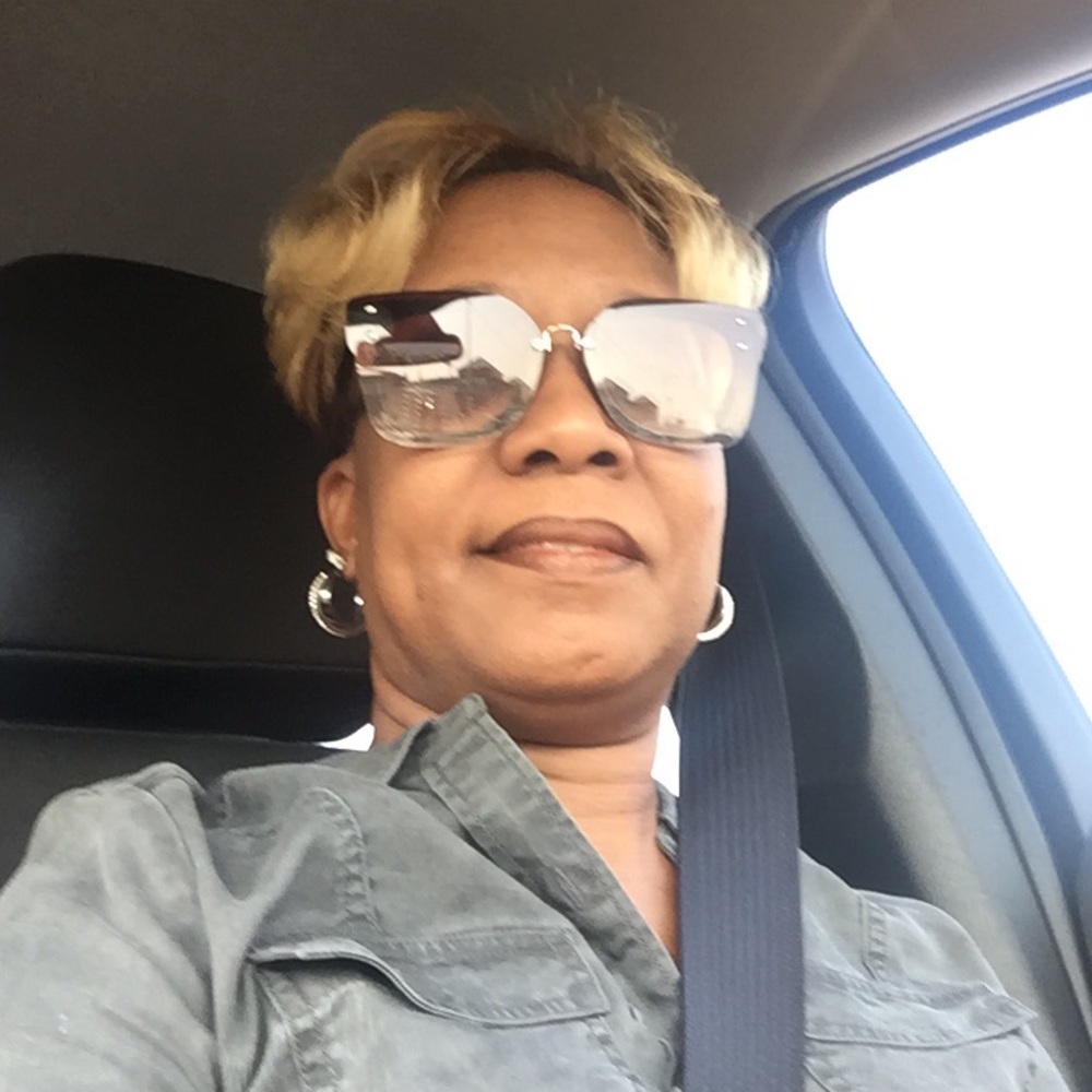 Meet your Posher, Donita